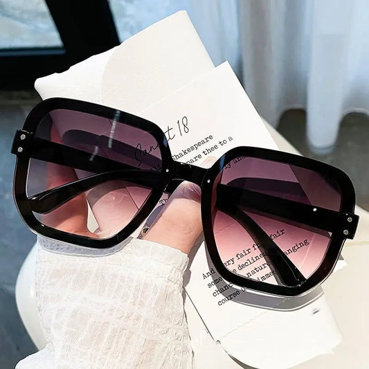 Ladies New Fashion Oversized Sunglasses Luxury Design Gradient Color Sun Glasses for Women Men Trendy Outdoor Travel Eyewear