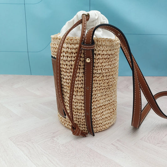 Natural raffia woven hand-woven straw bag for travel and vacation shoulder crossbody bucket women's bag